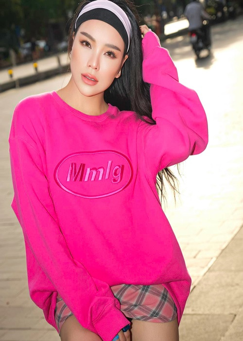 Năm 2015, Trà Ngọc Hằng chia sẻ, cô từng bị cướp khi bắt taxi đi về. Cụ thể, khi taxi đi đến một nơi vắng vẻ gã tài xế bất ngờ uy hiếp đòi Trà Ngọc Hằng nộp tiền. Lúc đó, do quá sợ hãi không còn nhớ bản thân từng học võ, Trà Ngọc Hằng đã móc hết tiền đưa cho tài xế để được thoát thân. Ảnh: FBNV.