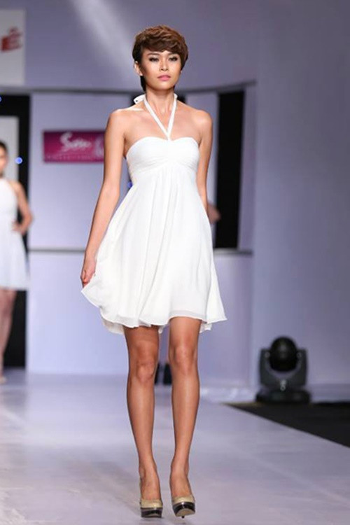 Năm 2014, khi đang lái xe máy, Mâu Thủy bị cướp túi xách và ngã đập đầu xuống đường. Cô được đưa đến bệnh viện cấp cứu trong tình trạng hôn mê, phải một ngày sau mới tỉnh. Còn kẻ cướp bị bắt giữ không lâu sau sự việc. Ảnh: Gia Đình và Xã Hội.