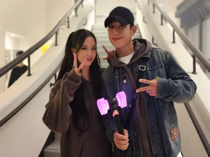 Jisoo - thành viên nhóm BlackPink vướng nghi vấn “phim giả tình thật” với Jung Hae In sau khi đóng chung phim Snowdrop. Ảnh: Vietnamnet.