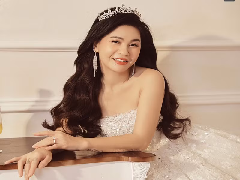 Dù có bạn trai mới, Cát Phượng vẫn giữ hình xăm tên mình và Kiều Minh Tuấn.