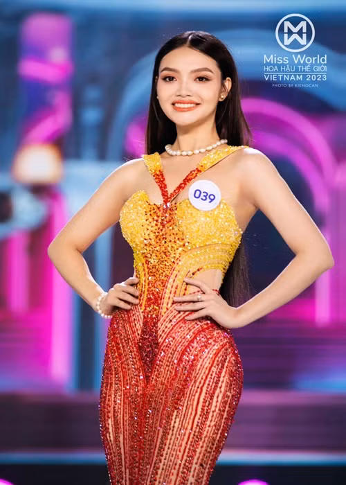 3 năm qua, người đẹp đến từ Thanh Hóa học MC, catwalk, tiếng Anh, rèn hình thể để chinh phục vương miện hoa hậu.