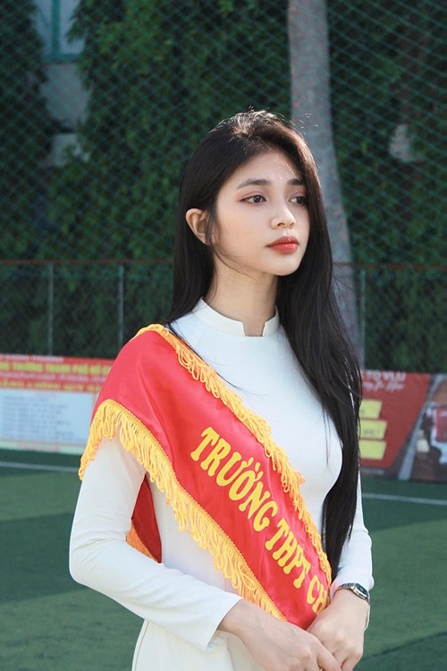 Đầu năm nay, Minh Kiên bị tai nạn giao thông dẫn tới gãy xương đòn. Sau đó, cô phải ngừng việc làm thêm. Ảnh: FBNV.