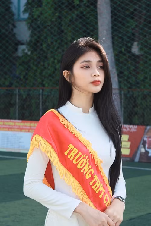 Đầu năm nay, Minh Kiên bị tai nạn giao thông dẫn tới gãy xương đòn. Sau đó, cô phải ngừng việc làm thêm. Ảnh: FBNV.