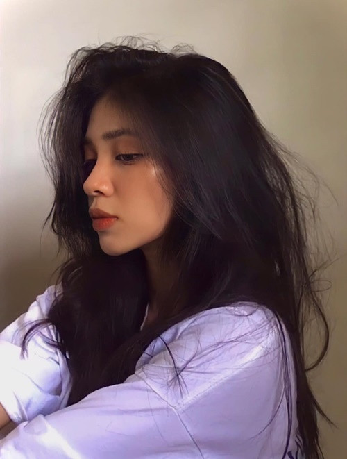 Nàng hậu có tuổi thơ không mấy êm ả khi bố mẹ ly hôn. Ảnh: FBNV.