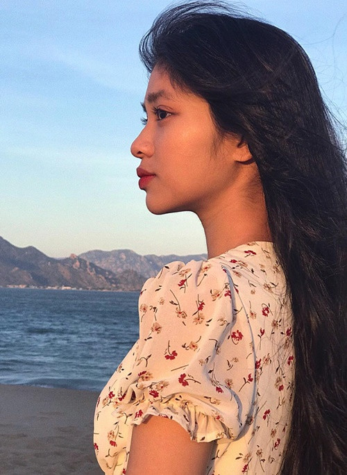 Chỉ cần tô chút son môi, Minh Kiên cũng cuốn hút. Ảnh: FBNV.