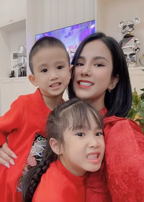  Diệp Lâm Anh và thiếu gia Đức Phạm ly hôn năm 2022. Nữ người mẫu dọn ra khỏi nhà chồng cũ rồi thuê nhà để sống. Đầu năm nay, Diệp Lâm Anh dọn về biệt thự được mẹ đẻ tặng. Ảnh: FBNV.