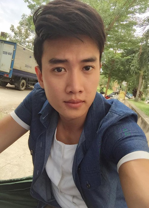 Quốc Trường bắt đầu gây chú ý khi đóng phim Quyền lực tình yêu năm 2011. Sau đó, anh góp mặt trong nhiều dự án phim như: Cung đường tội lỗi, Chuyện tình rừng ngập mặn, Ngày hôm qua, Vườn yêu, Gạo nếp gạo tẻ. Ảnh: Dân Việt.