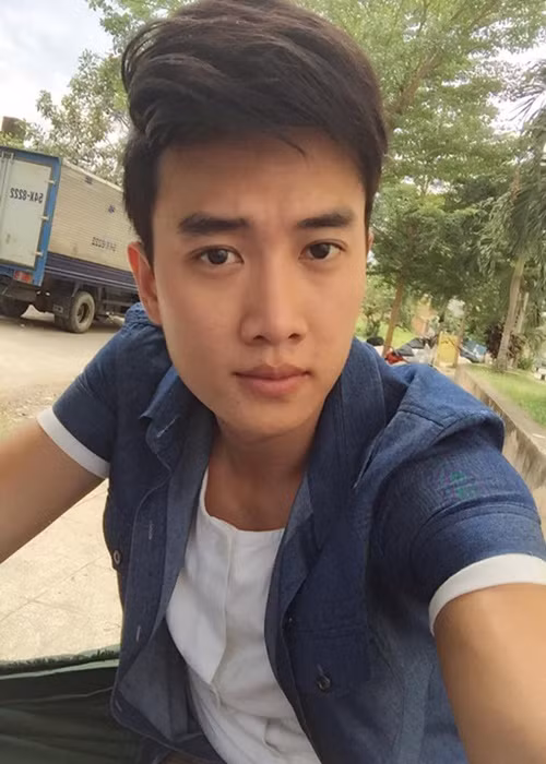 Quốc Trường bắt đầu gây chú ý khi đóng phim Quyền lực tình yêu năm 2011. Sau đó, anh góp mặt trong nhiều dự án phim như: Cung đường tội lỗi, Chuyện tình rừng ngập mặn, Ngày hôm qua, Vườn yêu, Gạo nếp gạo tẻ. Ảnh: Dân Việt.