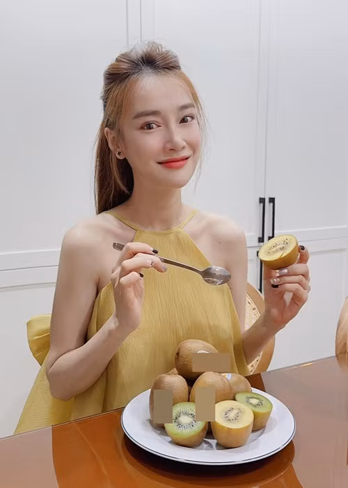 Cô từng giấu chuyện mang thai để tạo bất ngờ cho Trường Giang nhân dịp sinh nhật của anh. Ảnh: FBNV.