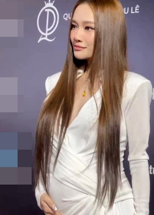 Bụng bầu của bà xã Trường Giang đã khá lớn. Ảnh: Thương Hiệu Và Pháp Luật.