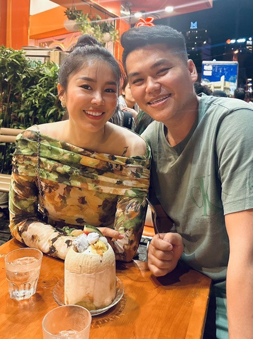 Vợ chồng Lê Phương thường trốn các con đi hẹn hò.