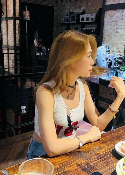 Nữ ca sĩ có góc nghiêng "thần thánh".