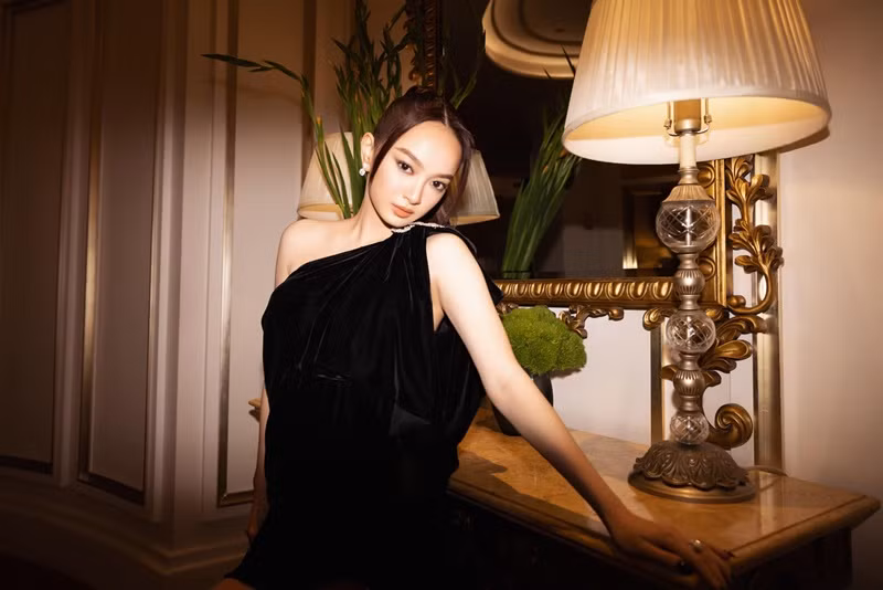 Ngoài ra, để nhập vai tốt, diễn viên Kaity Nguyễn còn nghỉ đóng phim thời gian dài để trải nghiệm và tích lũy vốn sống. Ảnh: FBNV.