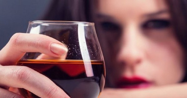 Sau đêm mặn nồng cùng tình cũ, vợ chết lặng vì giáp mặt chồng Sau dem man nong cung tinh cu, vo chet lang vi giap mat chong