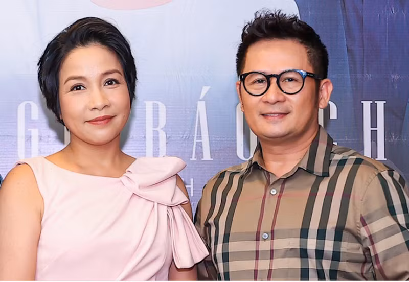 Về chuyện tình cũ, Mỹ Linh chia sẻ trên Người Lao Động: “Chuyện của mình và anh Bằng Kiều là tình cảm thơ ngây tuổi học trò, rất đẹp nhưng cũng không đậm sâu như những gắn bó sau này được”. Ảnh: Người Lao Động.