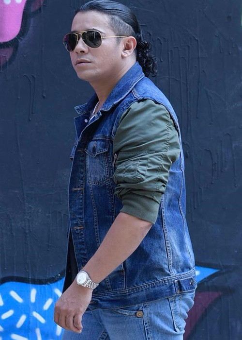 Kasim Hoàng Vũ đang sống ở Mỹ. Nam ca sĩ tích cực hoạt động nghệ thuật trước ca phẫu thuật.