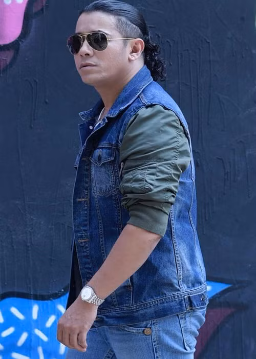 Kasim Hoàng Vũ đang sống ở Mỹ. Nam ca sĩ tích cực hoạt động nghệ thuật trước ca phẫu thuật.