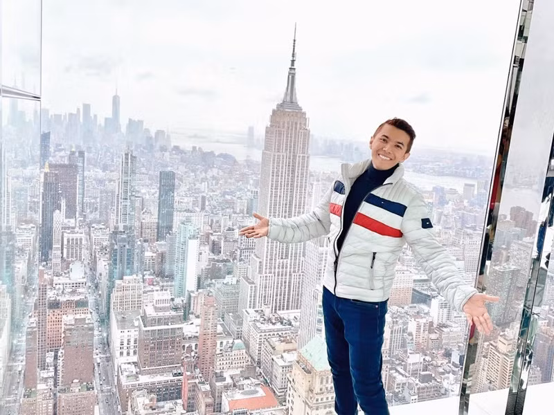 Nam ca sĩ chia sẻ trên Vietnamnet, anh được bác sĩ dặn nghỉ ngơi khoảng 5, 6 tháng để phần xương và cơ hàm hồi phục hoàn toàn. Vì chưa hát được gần đây, Kasim Hoàng Vũ chăm chỉ tập đàn piano.