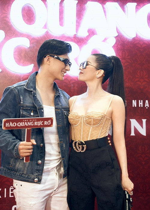 Trước mối tình với Lệ Quyên, đời tư của Lâm Bảo Châu không ồn ào. Tuy nhiên, mối quan hệ tình cảm giữa anh và Lệ Quyên bị một số cư dân mạng mỉa mai vì khoảng cách tuổi tác, độ nổi tiếng của hai người.