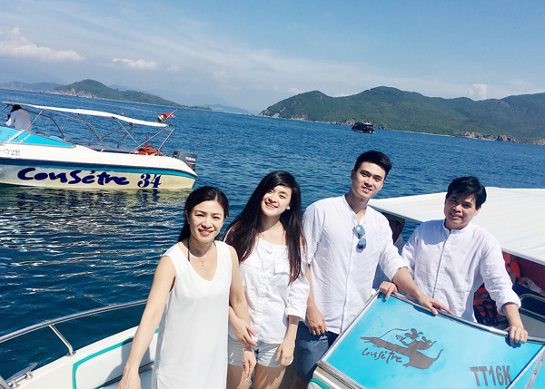 Được biết, gia đình chồng Á hậu Thùy Dung luôn kín tiếng trong cuộc sống. Với chồng cô cũng vậy, đây là hình ảnh hiếm hoi anh chia sẻ về gia đình mình.