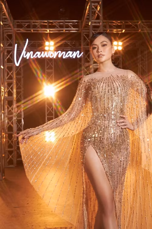 Mâu Thủy lên tiếng về phát ngôn gây tranh cãi: "Thủy không nói là không thể, mà nói là khó. Vì một người mẫu mà Vietnam's Next Top Model hướng đến sẽ chú trọng vào yếu tố “high fashion”, ưu tiên sự cá tính, sắc lạnh. Trong khi đó hoa hậu thường chuộng vẻ đẹp ngọt ngào. Hai yếu tố này thường không song hành cùng với nhau, nên Thủy mới nói là người mẫu Next Top Model sẽ khó thành hoa hậu nếu không đầu tư lột xác mạnh về ngoại hình". Ảnh: FBNV.