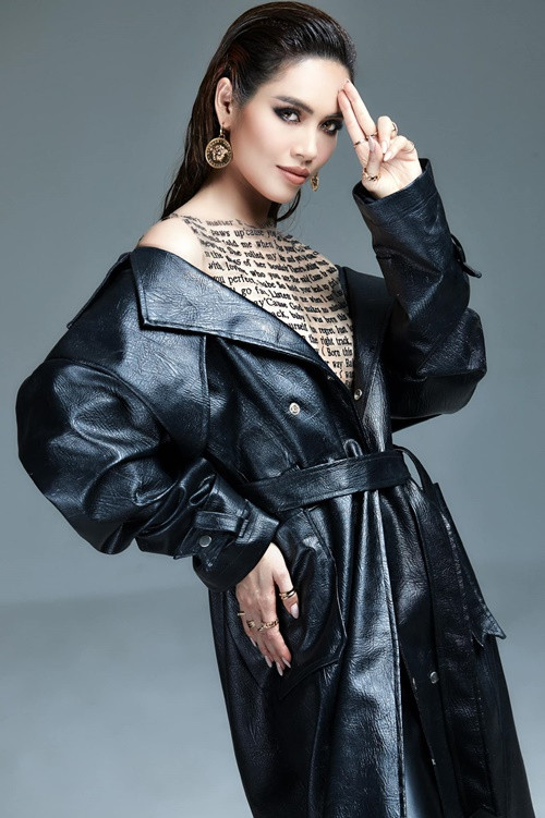 Giữa tâm bão bị chỉ trích vì phát ngôn thiếu suy nghĩ, Hoàng My gửi lời xin lỗi đến khán giả. Người đẹp thanh minh rằng cô không cập nhật thiệt hại cơn bão vì chuẩn bị cho chuyến bay về Israel, đồng thời bày tỏ không bao giờ có ý so sánh về sự tang tóc mất mát của người dân với cơn bão một hoa hậu sẽ đón nhận. Sau lùm xùm, Hoàng My ở ẩn gần một năm. Ảnh: FBNV.