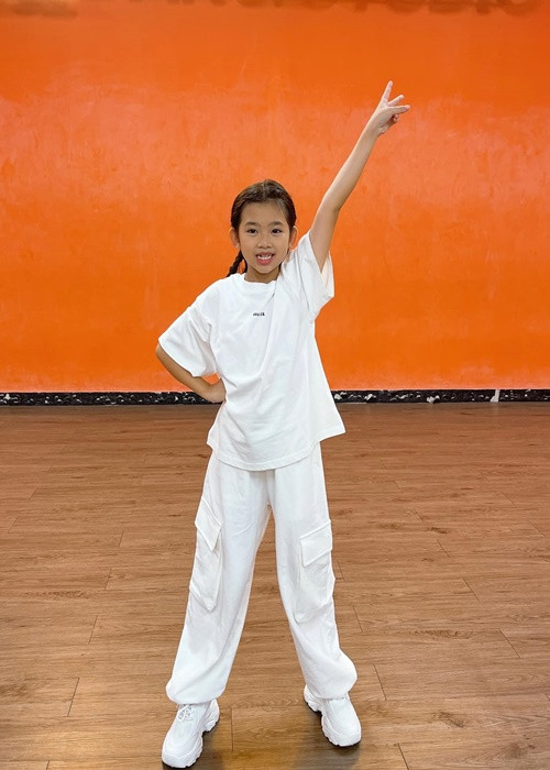 Con gái Phùng Ngọc Huy thích nhảy múa. Ảnh: FBNV.