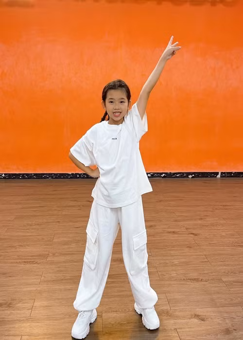 Con gái Phùng Ngọc Huy thích nhảy múa. Ảnh: FBNV.