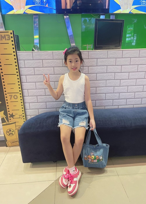 Tháng 8 tới đây, bé Lavie sẽ đoàn tụ cùng bố khi Phùng Ngọc Huy từ Mỹ trở về Việt Nam. Ảnh: FBNV.