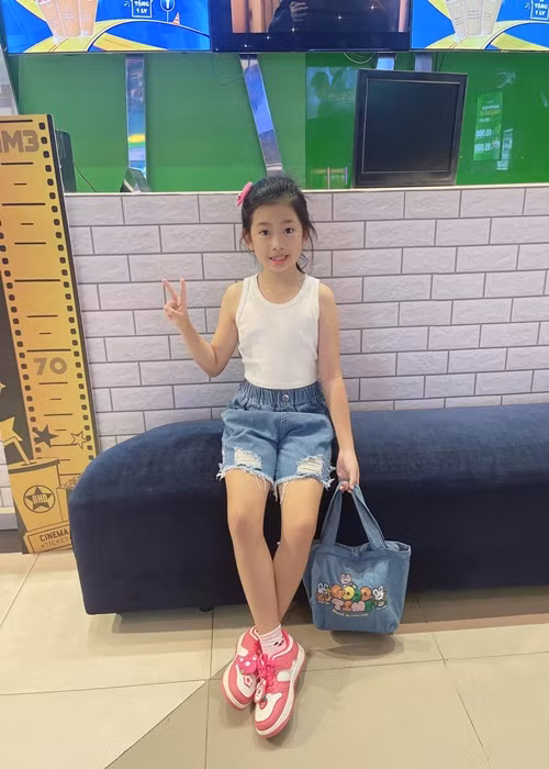 Tháng 8 tới đây, bé Lavie sẽ đoàn tụ cùng bố khi Phùng Ngọc Huy từ Mỹ trở về Việt Nam. Ảnh: FBNV.