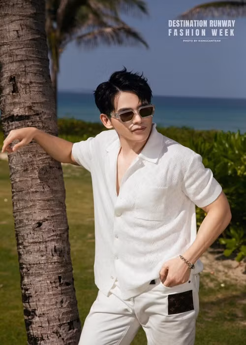 Nam ca sĩ sinh năm 1988 sửa mũi vì lý do phong thủy. Hiện tại, Quốc Thiên sở hữu vẻ ngoài nam tính, điển trai. Ảnh: FBNV.