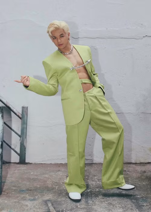 Trọng Hiếu theo đuổi hình ảnh thời trang phi giới tính và phá cách. Ảnh: FBNV.