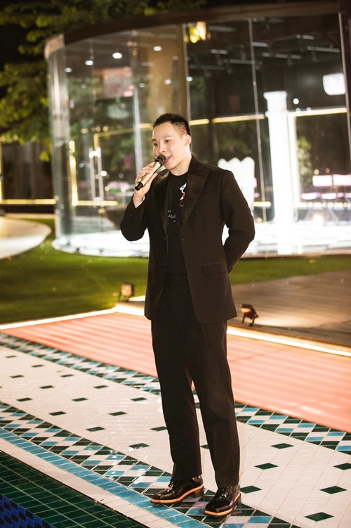 Mới đây, một tài khoản Facebook tên N.M.T yêu cầu Vũ Khắc Tiệp trả tiền. Nhanh chóng, ông bầu lên tiếng. Khắc Tiệp cho biết, anh bị N.M.T bôi nhọ. Ảnh: FBNV.