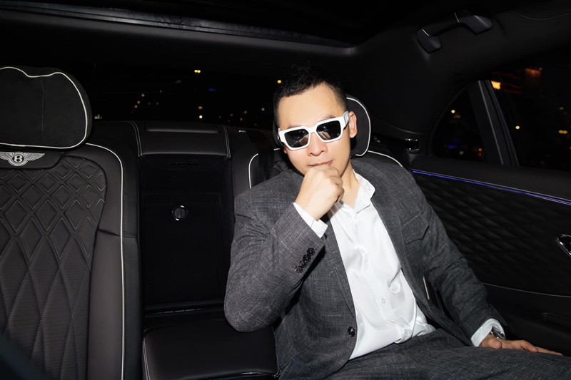 Khắc Tiệp cho biết, trong 48 giờ tới nếu N.M.T không gặp anh để giải quyết sự việc, anh sẽ nhờ đến pháp luật can thiệp để lấy lại danh dự, công bằng và uy tín cho mình. Thực tế, đây không phải là lần đầu tiên Khắc Tiệp vướng ồn ào tiền bạc. Ảnh: FBNV.