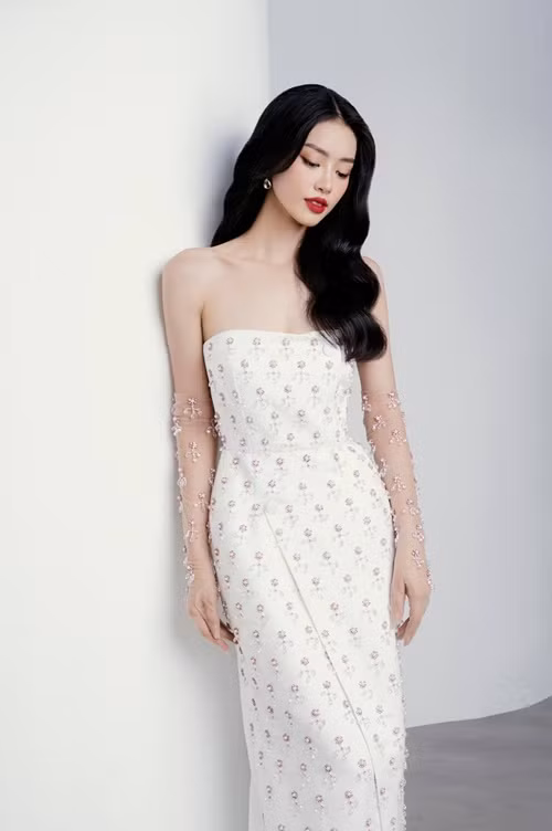 Khánh Linh nói: “Thứ nhất, Linh yêu mến cuộc thi. Thứ hai vì mục đích giá trị của cuộc thi đồng điệu với bản thân Linh nên Linh mong muốn tham gia trở thành những mảnh ghép của cuộc thi”. Ảnh: FBNV.