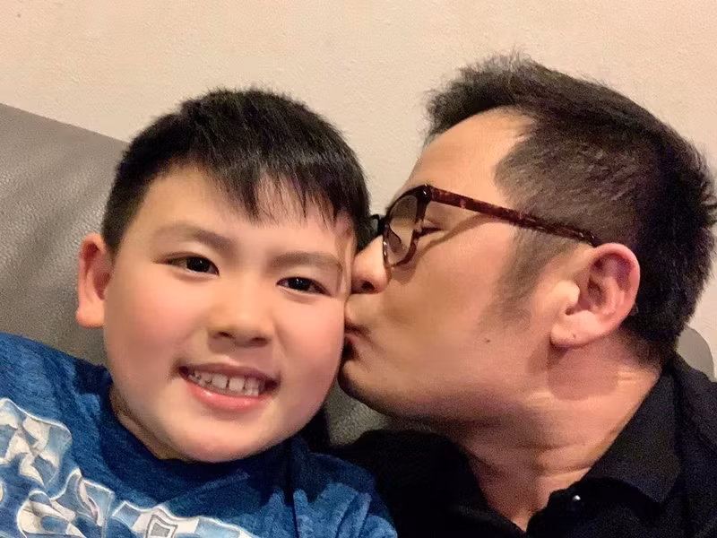 Nam ca sĩ yêu chiều các con trai.