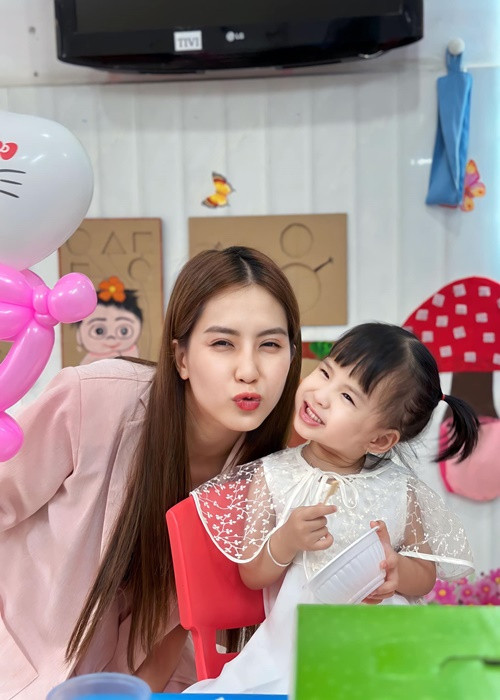 Bé Sol có phần nghịch ngợm. Ảnh: FBNV.