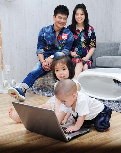 Lâm Hùng chiều chuộng vợ. Năm 2018, anh tậu căn hộ có giá 4 tỷ đồng tặng bà xã nhân dịp kỷ niệm 10 năm ngày cưới. Ảnh: Dân Việt.