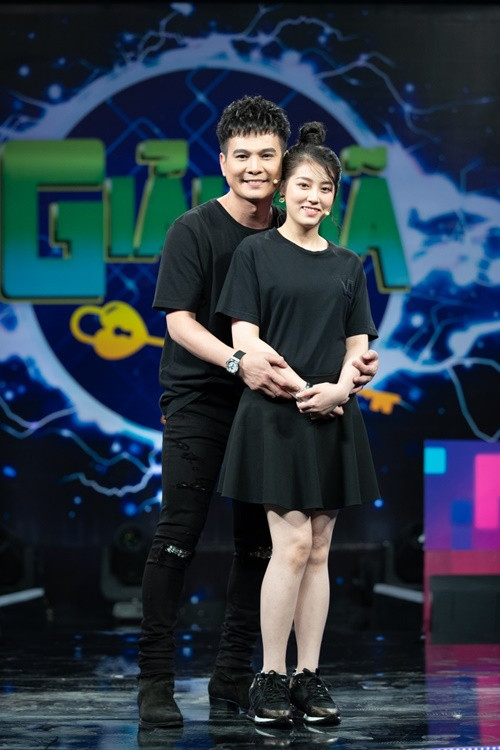 "Vua nhạc miền Tây" Lâm Hùng khoe vợ là người hiền lành, không hề ghen tuông vô cớ. Ảnh: Pháp Luật TP HCM.