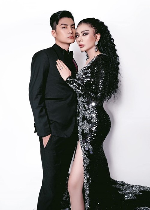 Lâm Khánh Chi từng vướng ồn ào tương tự diễn viên Diệp Lâm Anh. Tháng 2/2022, Phi Hùng cho biết, anh vô tình phát hiện Lâm Khánh Chi có người khác khi kiểm tra tin nhắn trong tài khoản mạng xã hội của nữ ca sĩ chuyển giới. Ảnh: FBNV.