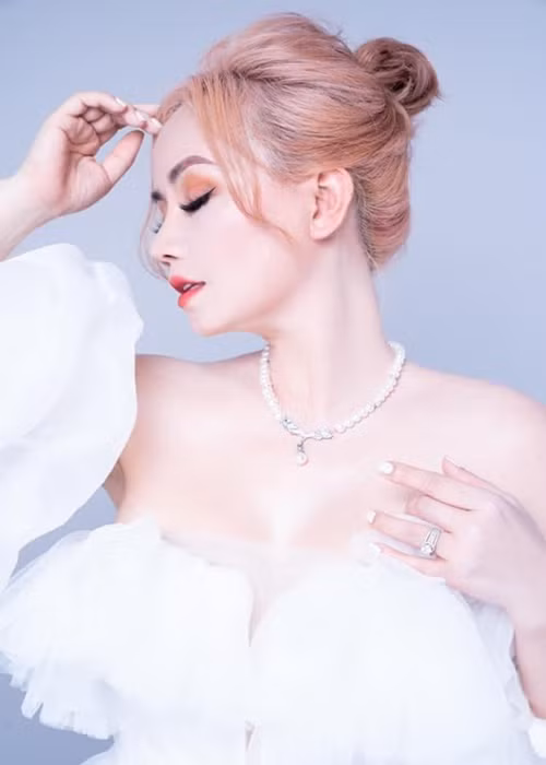 Sau khi Hoàng Yến lên tiếng, một thời gian sau lùm xùm giữa cô và chồng cũ lắng xuống. Ảnh: FBNV.