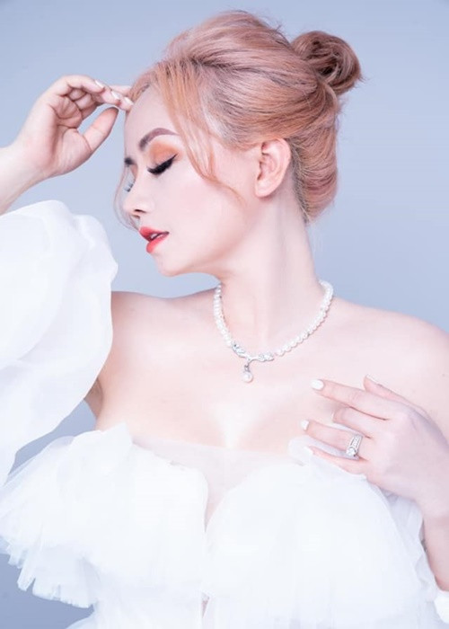 Sau khi Hoàng Yến lên tiếng, một thời gian sau lùm xùm giữa cô và chồng cũ lắng xuống. Ảnh: FBNV.