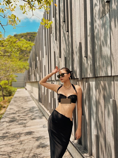 Đào Thị Hà chia sẻ trên Tiền Phong, em gái giành danh hiệu á hậu 1 nhờ sự kiên trì. “Hiền sinh ra không quá thông minh, tài năng. Hiền là người sợ sân khấu giống Hà nhưng hôm nay những gì Hiền thể hiện là kết quả của quá trình rèn luyện kiên trì”, Đào Thị Hà cho hay.