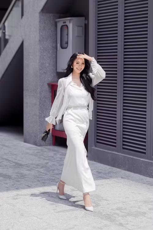 Em gái của Đào Thị Hà chuộng phong cách trẻ trung, năng động.