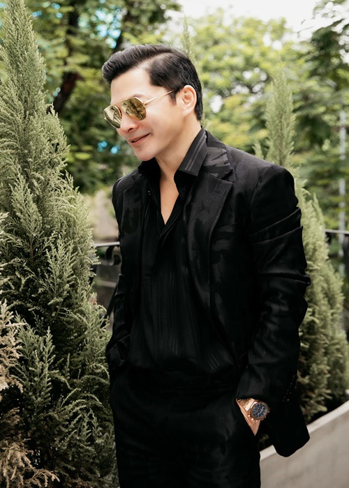 Mới đây, trong cuộc phỏng vấn với Vietnamnet, Trần Bảo Sơn chia sẻ, anh mừng cho hạnh phúc hiện tại của vợ cũ. “Chúng tôi chia tay thấm thoát cũng 10 năm. Thời gian trôi qua rất nhanh khiến tôi ngỡ ngàng khi nhìn lại. Ánh giờ cũng tìm được hạnh phúc mới, tôi thực sự mừng cho cô ấy”, nam diễn viên bày tỏ. Ảnh: FBNV.