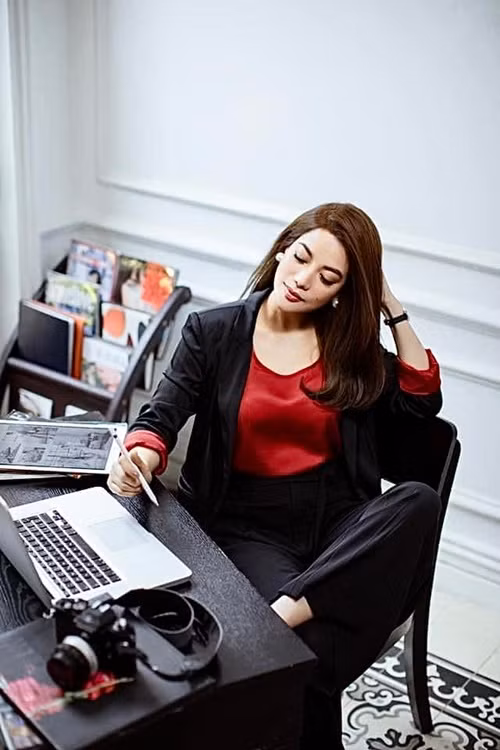 Tháng 2/2022, Trương Ngọc Ánh làm CEO một công ty giải trí lớn. Cô chia sẻ: "Tôi đã quy tất cả về một. Các doanh nghiệp tôi điều hành sẽ trở thành công ty vệ tinh cho các dự án tôi phụ trách ở vị trí mới". Ảnh: FBNV.