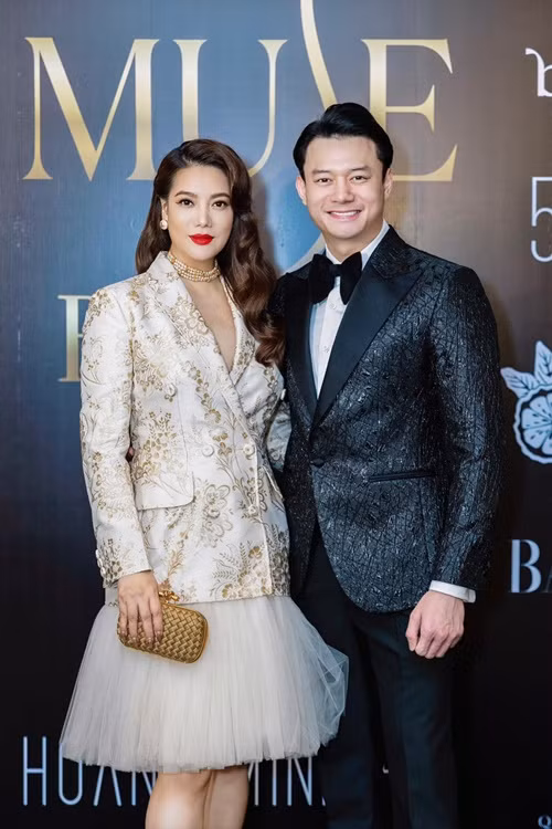 Trương Ngọc Ánh hiện tại còn có mối tình đẹp với Anh Dũng. Cả hai vướng nghi vấn hẹn hò từ năm 2019. Đến năm 2021, Trương Ngọc Ánh và bạn trai kém 14 tuổi mới công khai mối quan hệ tình cảm. Ảnh: FBNV.