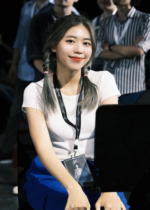 PiaLinh dự định sau khi bước sang năm học thứ 2 tại Đại học Ngoại thương Hà Nội, cô sẽ học song song về thanh nhạc tại một trường nghệ thuật. Ảnh: FBNV.