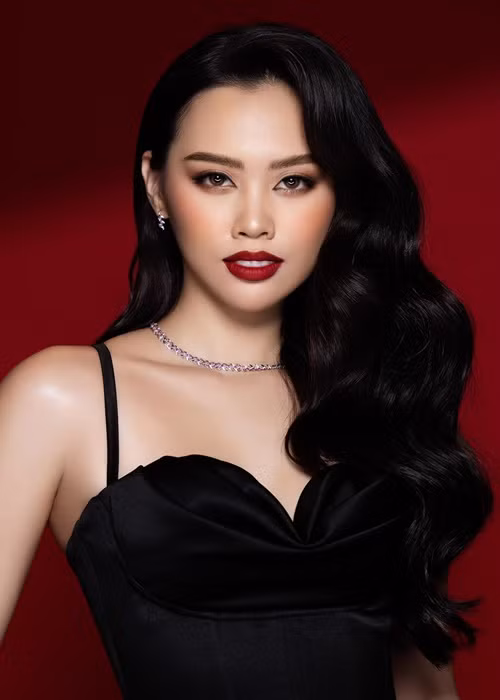 Ở Hoa hậu Hoàn vũ Việt Nam 2022, cô còn giành giải phụ Người đẹp áo dài và top 10 thí sinh có hình thể đẹp nhất.