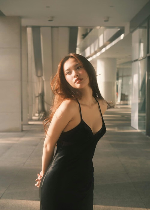 Cô gái xứ Huế mang vẻ đẹp hiện đại.